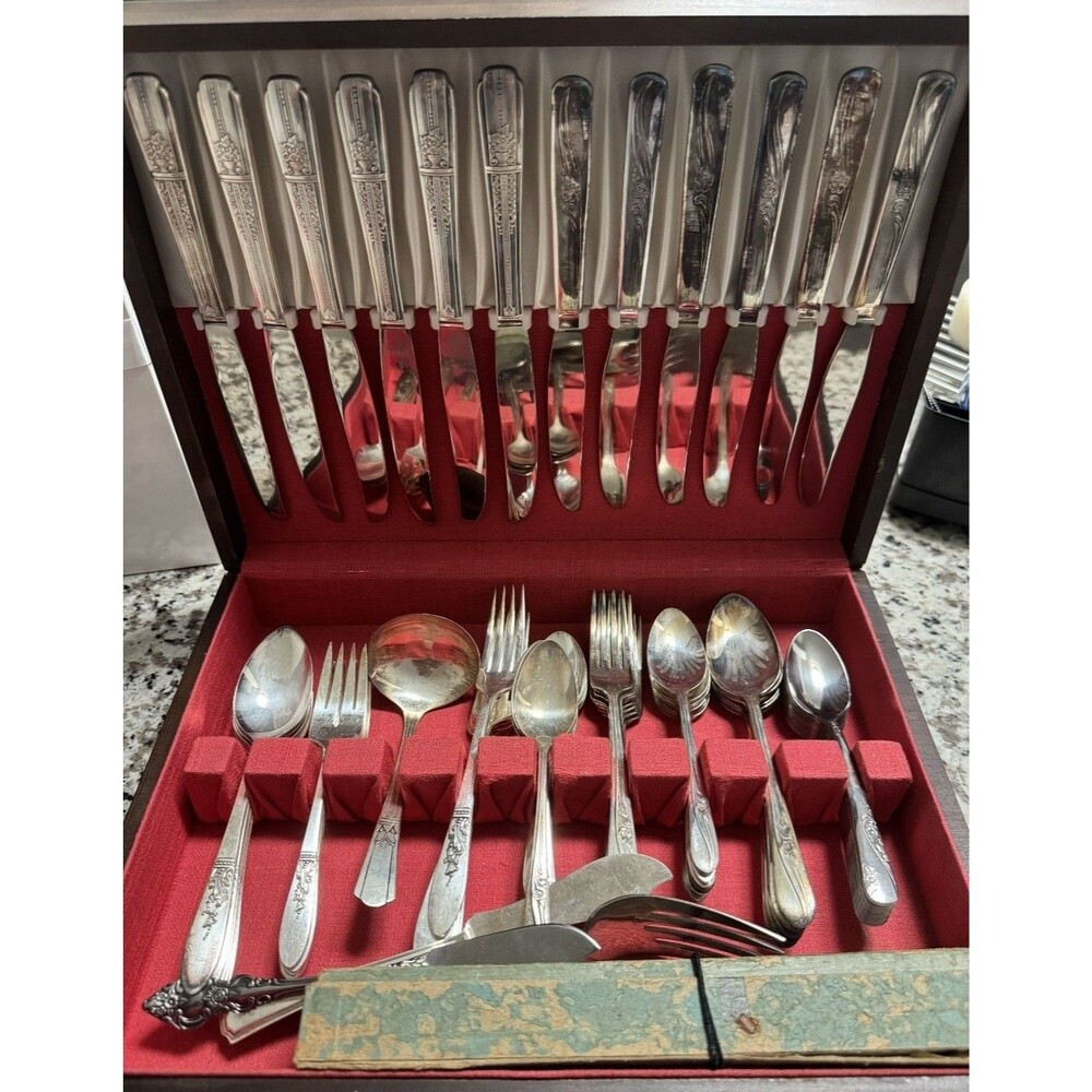 82 Pc Oneida 1880s Silverplate Flatware Set Tarnish Resistant Chest Vintage